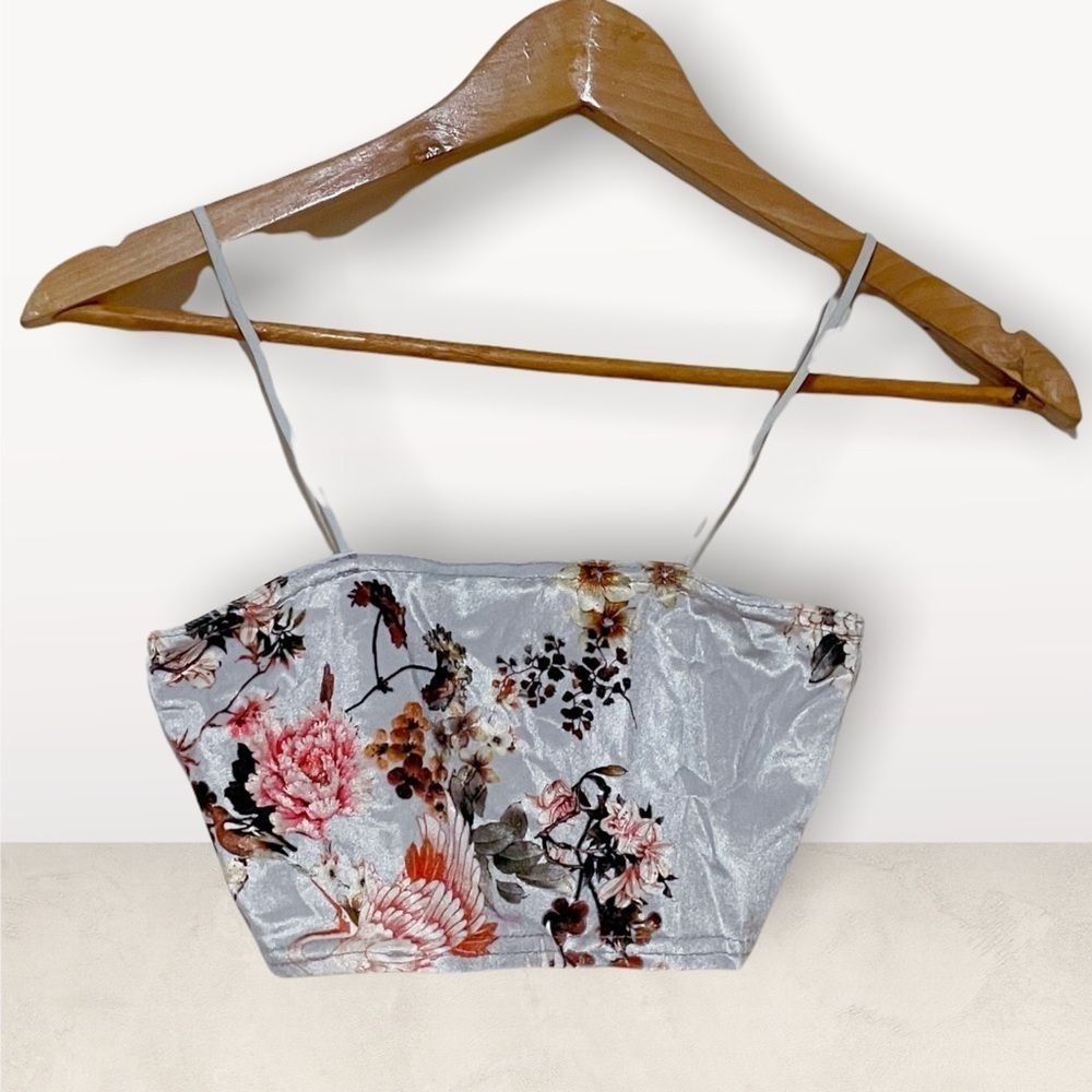 Pretty Little Thing Floral Velvet Crop top 4
